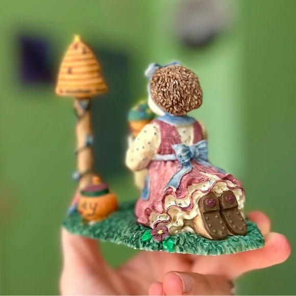 Cottagecore Garden Lovers Honey & Bees Farmhouse Vintage Figurine Art - Picture 5 of 9